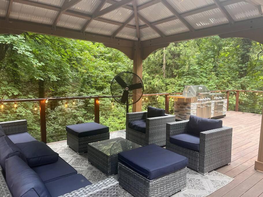 Serene Oasis Getaway With Sauna And A Swim Spa. Portland Exterior photo